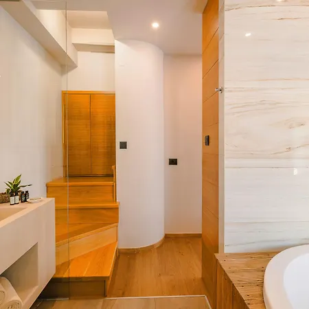 Querini Luxury Hotel 3*