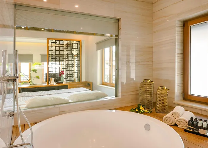 Querini Luxury Hotel 3*