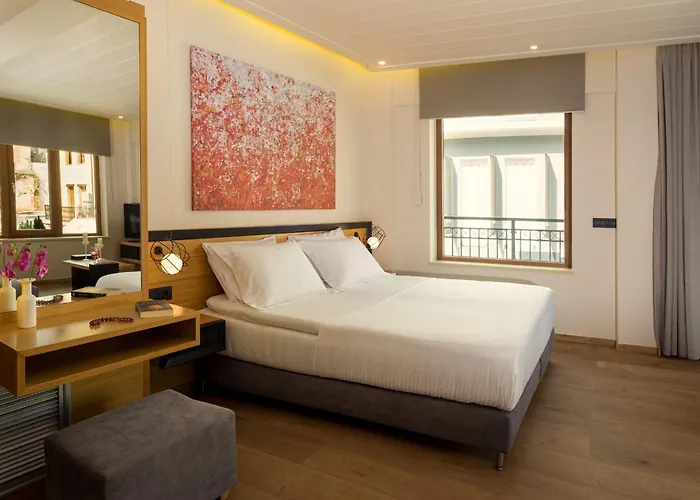 Querini Luxury Hotel 3*