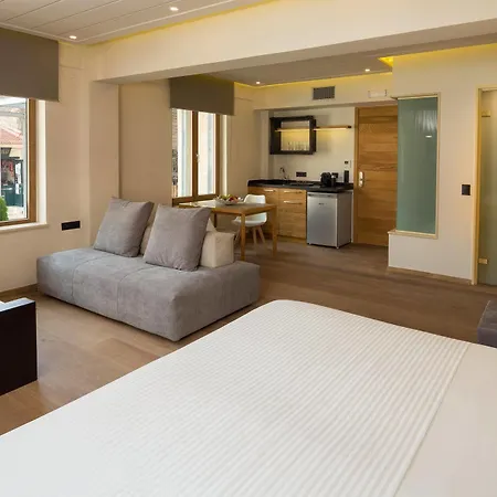 Querini Luxury Hotel 3*